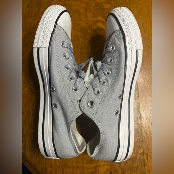 Converse Women’s Shoes in Gray With Silver Glitter Accents & shoelaces - Picture 6 of 6